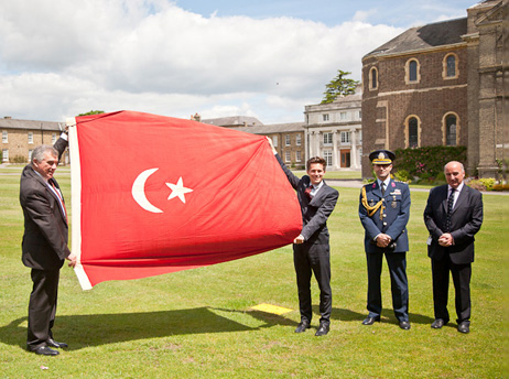 Haileyburian returns First World War flag to Turkey